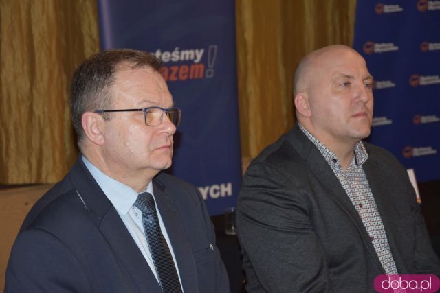 Spotkanie z politykami opozycji w Świebodzicach. Czego domagali się mieszkańcy? [Foto, Wideo]