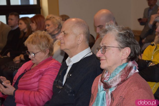 Spotkanie z politykami opozycji w Świebodzicach. Czego domagali się mieszkańcy? [Foto, Wideo]