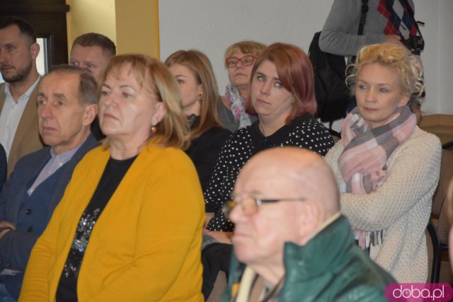 Spotkanie z politykami opozycji w Świebodzicach. Czego domagali się mieszkańcy? [Foto, Wideo]