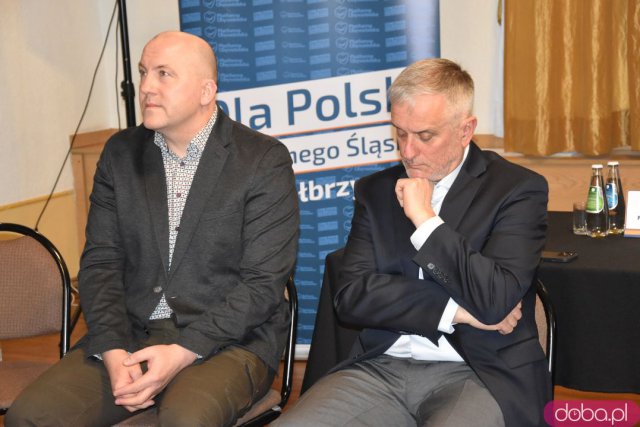 Spotkanie z politykami opozycji w Świebodzicach. Czego domagali się mieszkańcy? [Foto, Wideo]