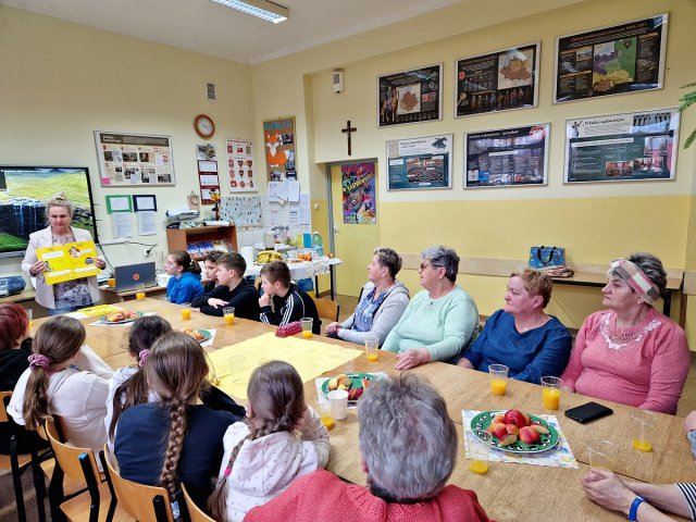 Piramida zdrowego żywienia: Kolejne spotkanie Edukacja do starości w Lutomi Dolnej [Foto]