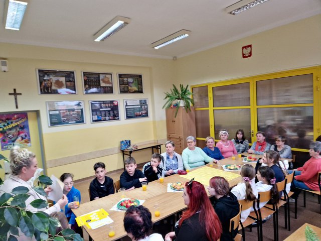 Piramida zdrowego żywienia: Kolejne spotkanie Edukacja do starości w Lutomi Dolnej [Foto]