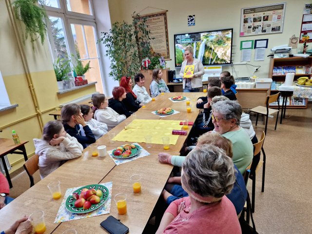 Piramida zdrowego żywienia: Kolejne spotkanie Edukacja do starości w Lutomi Dolnej [Foto]