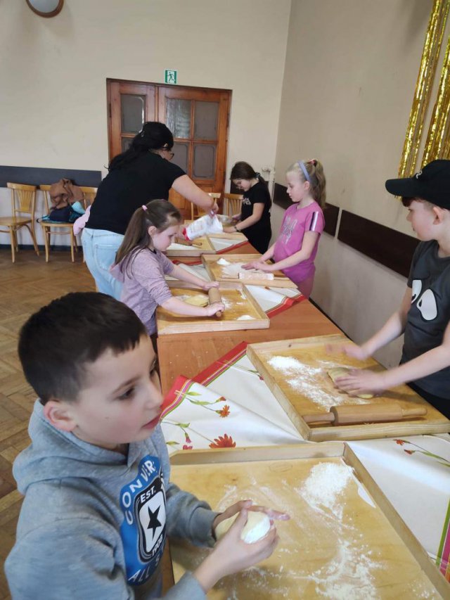 Kulinarne warsztaty zdobienia mazurków nabierają tempa [Foto]