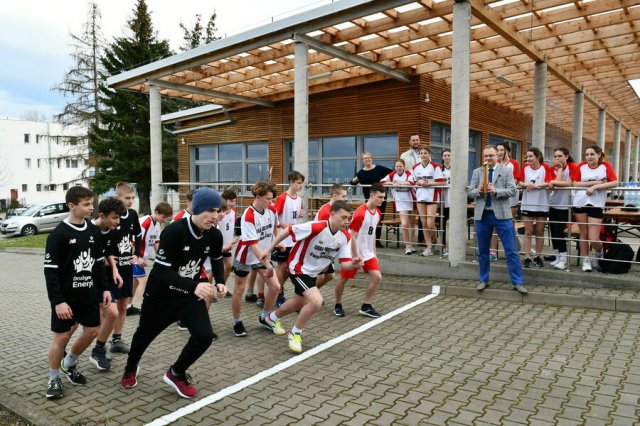 Wystartowały sztafetowe biegi przełajowe w Świebodzicach [Foto]