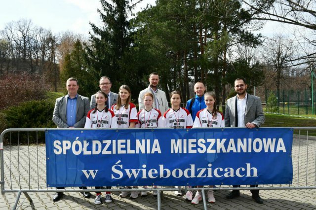 Wystartowały sztafetowe biegi przełajowe w Świebodzicach [Foto]