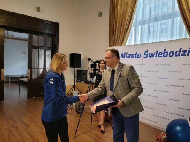 Gala przyznania stypendiów i nagród w Świebodzicach za nami [Foto]