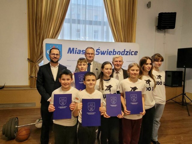 Gala przyznania stypendiów i nagród w Świebodzicach za nami [Foto]