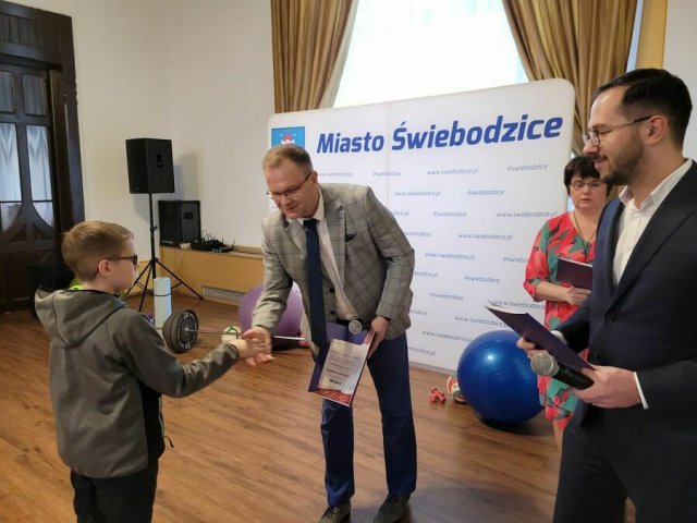 Gala przyznania stypendiów i nagród w Świebodzicach za nami [Foto]