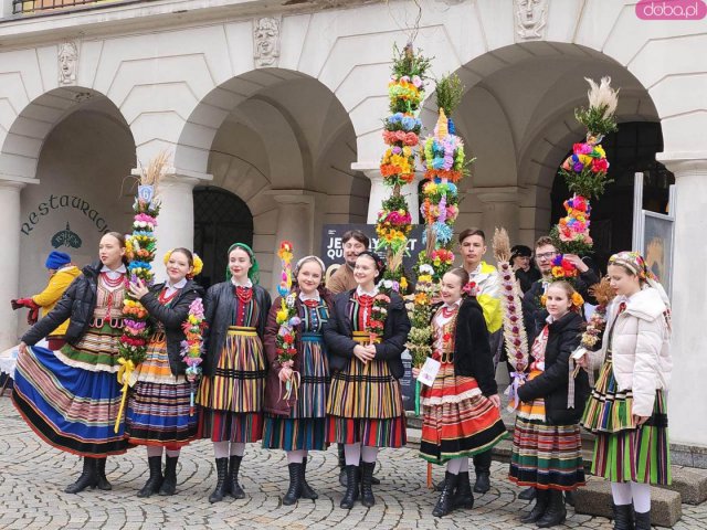 [FOTO] Ulicami Świdnicy przeszedł barwny korowód z palmami
