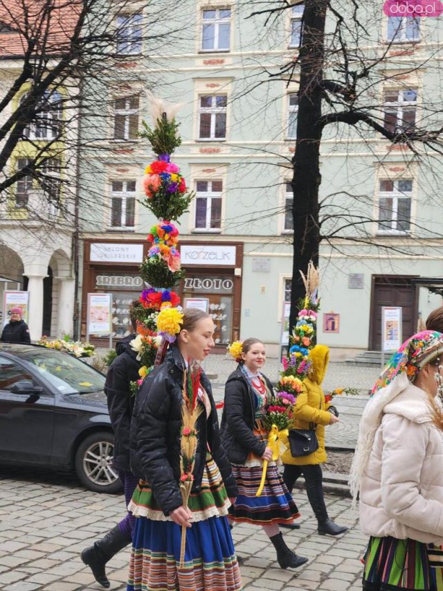 [FOTO] Ulicami Świdnicy przeszedł barwny korowód z palmami