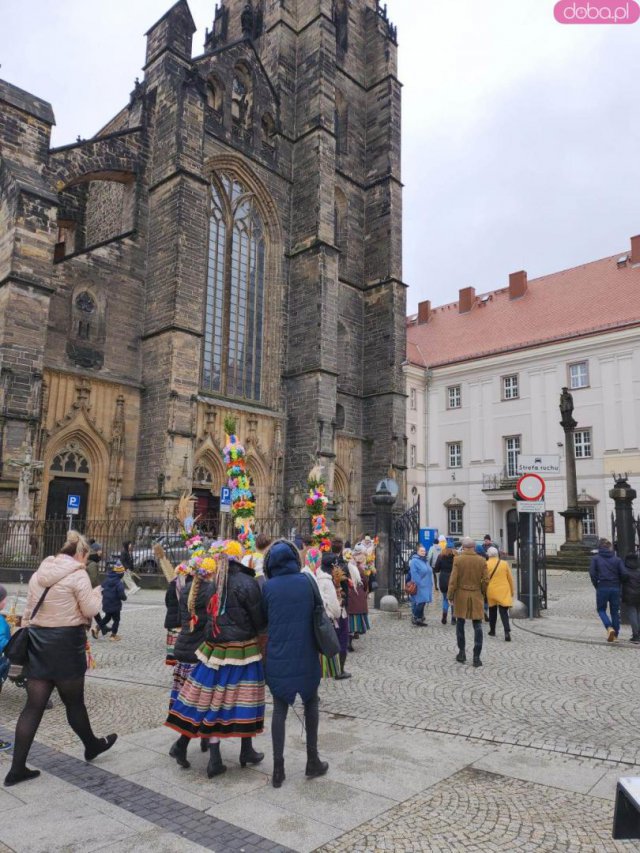 [FOTO] Ulicami Świdnicy przeszedł barwny korowód z palmami