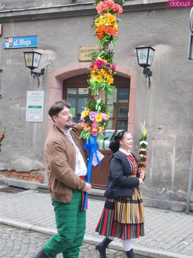 [FOTO] Ulicami Świdnicy przeszedł barwny korowód z palmami