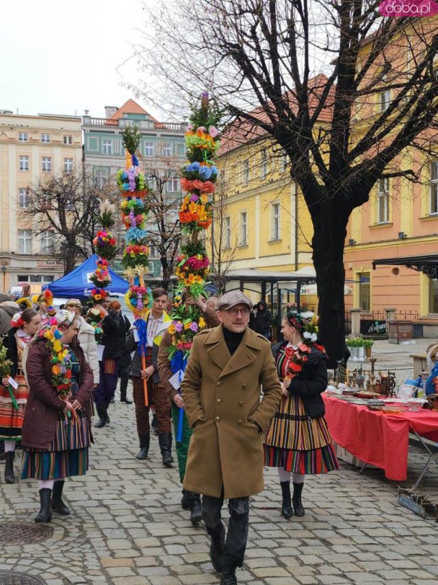 [FOTO] Ulicami Świdnicy przeszedł barwny korowód z palmami
