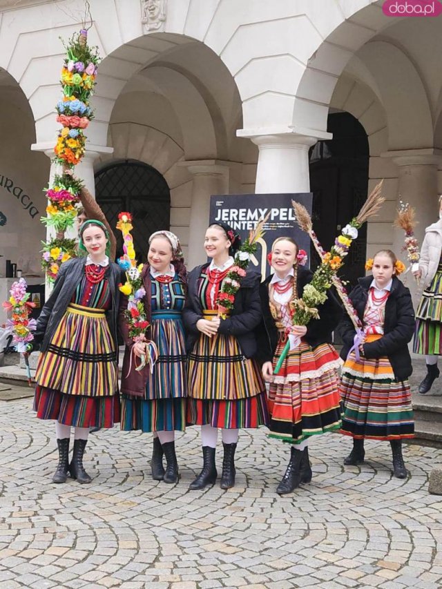 [FOTO] Ulicami Świdnicy przeszedł barwny korowód z palmami