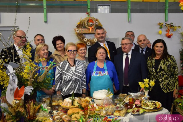 Stroiki, koszyczki, palmy, tradycyjne potrawy, występy artystyczne i wiele innych. Jarmark Wielkanocny zawitał do Strzegomia [Foto]