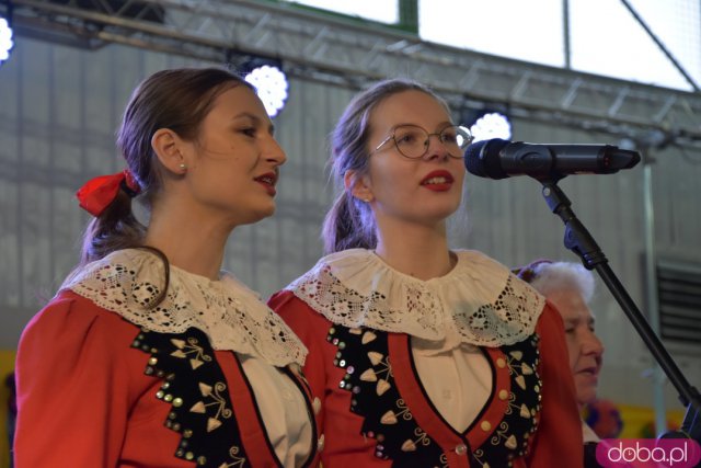 Stroiki, koszyczki, palmy, tradycyjne potrawy, występy artystyczne i wiele innych. Jarmark Wielkanocny zawitał do Strzegomia [Foto]