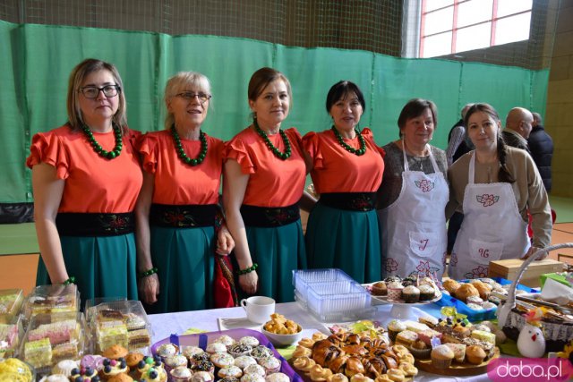 Stoły wypełnione po brzegi, piękne ozdoby, konkursy i występy. Za nami Jarmark Wielkanocny w Żarowie [Foto]