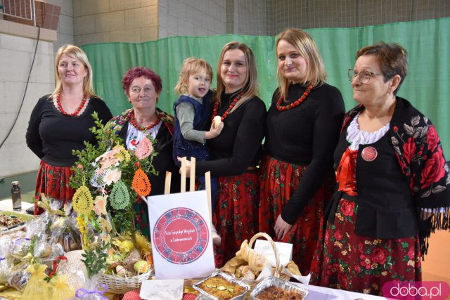 Stoły wypełnione po brzegi, piękne ozdoby, konkursy i występy. Za nami Jarmark Wielkanocny w Żarowie [Foto]