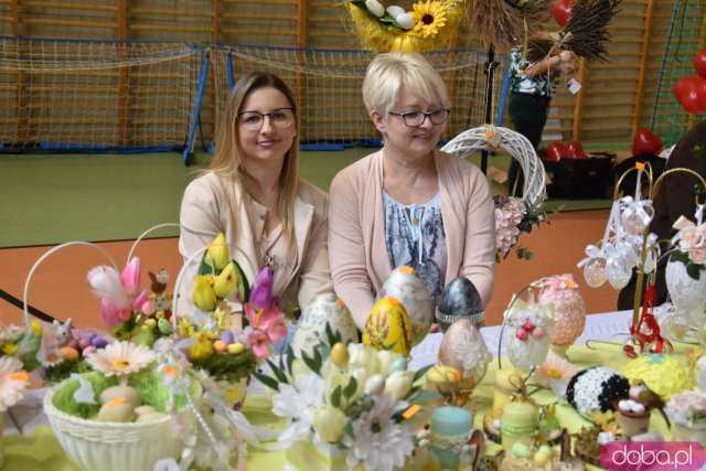 Stoły wypełnione po brzegi, piękne ozdoby, konkursy i występy. Za nami Jarmark Wielkanocny w Żarowie [Foto]