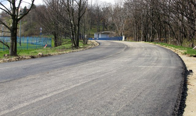 Trwa przebudowa ulicy Cmentarnej w Dobromierzu [Foto]