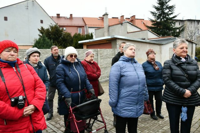 Pamiątkowa tablica upamiętniająca ofiary katastrofy budowlanej w Świebodzicach odsłonięta [Foto]