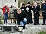 Pamiątkowa tablica upamiętniająca ofiary katastrofy budowlanej w Świebodzicach odsłonięta [Foto]