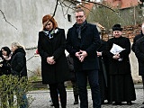 Pamiątkowa tablica upamiętniająca ofiary katastrofy budowlanej w Świebodzicach odsłonięta [Foto]