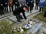 Pamiątkowa tablica upamiętniająca ofiary katastrofy budowlanej w Świebodzicach odsłonięta [Foto]