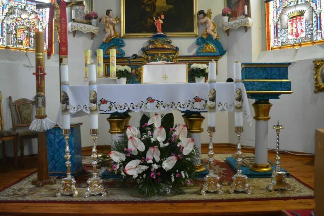 Zabytkowe lichtarze odnowione. Renowacja zabytków z kaplicy w Pyszcznie [Foto]