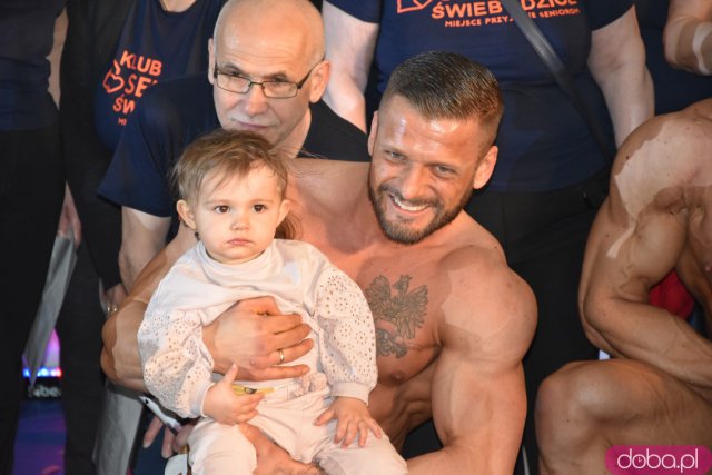 Ależ to było spotkanie! Mieszkańcy Świebodzic hucznie przywitali utytułowanych kulturystów [Foto, Wideo]