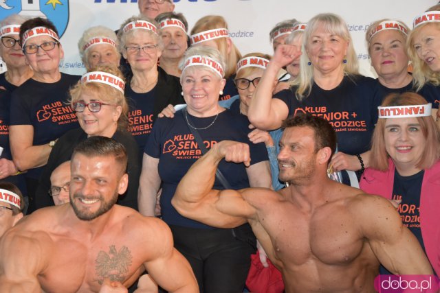 Ależ to było spotkanie! Mieszkańcy Świebodzic hucznie przywitali utytułowanych kulturystów [Foto, Wideo]