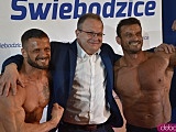 Ależ to było spotkanie! Mieszkańcy Świebodzic hucznie przywitali utytułowanych kulturystów [Foto, Wideo]