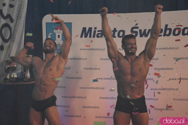 Ależ to było spotkanie! Mieszkańcy Świebodzic hucznie przywitali utytułowanych kulturystów [Foto, Wideo]