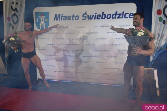 Ależ to było spotkanie! Mieszkańcy Świebodzic hucznie przywitali utytułowanych kulturystów [Foto, Wideo]
