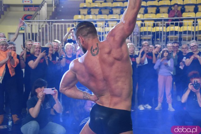 Ależ to było spotkanie! Mieszkańcy Świebodzic hucznie przywitali utytułowanych kulturystów [Foto, Wideo]