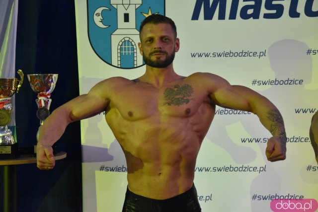 Ależ to było spotkanie! Mieszkańcy Świebodzic hucznie przywitali utytułowanych kulturystów [Foto, Wideo]