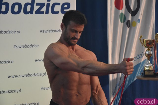 Ależ to było spotkanie! Mieszkańcy Świebodzic hucznie przywitali utytułowanych kulturystów [Foto, Wideo]
