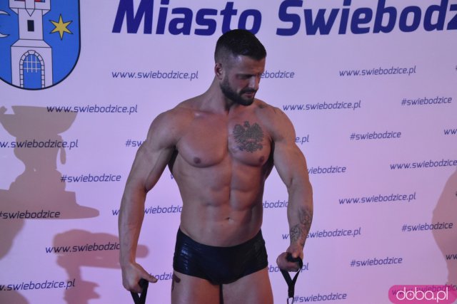 Ależ to było spotkanie! Mieszkańcy Świebodzic hucznie przywitali utytułowanych kulturystów [Foto, Wideo]