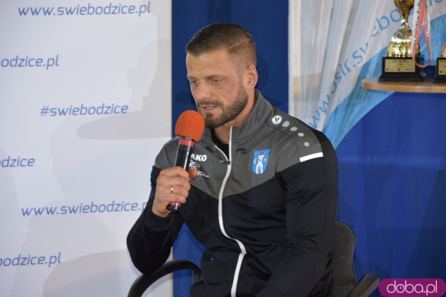 Ależ to było spotkanie! Mieszkańcy Świebodzic hucznie przywitali utytułowanych kulturystów [Foto, Wideo]