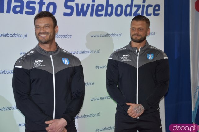 Ależ to było spotkanie! Mieszkańcy Świebodzic hucznie przywitali utytułowanych kulturystów [Foto, Wideo]