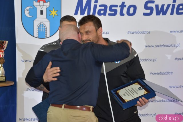 Ależ to było spotkanie! Mieszkańcy Świebodzic hucznie przywitali utytułowanych kulturystów [Foto, Wideo]