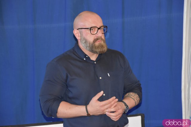 Ależ to było spotkanie! Mieszkańcy Świebodzic hucznie przywitali utytułowanych kulturystów [Foto, Wideo]
