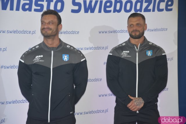 Ależ to było spotkanie! Mieszkańcy Świebodzic hucznie przywitali utytułowanych kulturystów [Foto, Wideo]