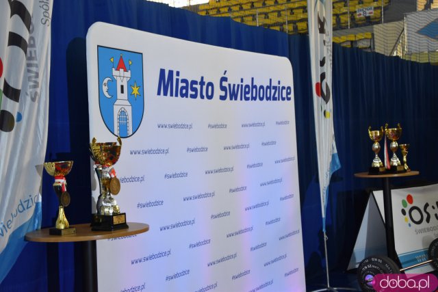 Ależ to było spotkanie! Mieszkańcy Świebodzic hucznie przywitali utytułowanych kulturystów [Foto, Wideo]