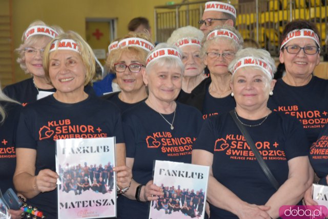 Ależ to było spotkanie! Mieszkańcy Świebodzic hucznie przywitali utytułowanych kulturystów [Foto, Wideo]