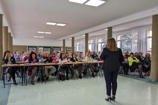 Konferencja „Klimat szkoły – tworzymy go razem” w ZSCKR w Mokrzeszowie [Foto]