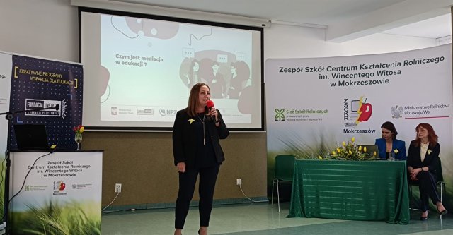 Konferencja „Klimat szkoły – tworzymy go razem” w ZSCKR w Mokrzeszowie [Foto]