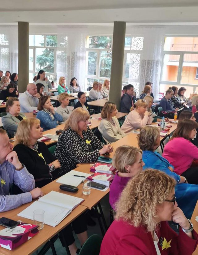 Konferencja „Klimat szkoły – tworzymy go razem” w ZSCKR w Mokrzeszowie [Foto]