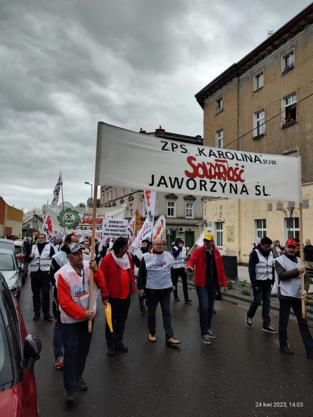 [FOTO] Działacze Solidarności protestowali pod fabryką porcelany